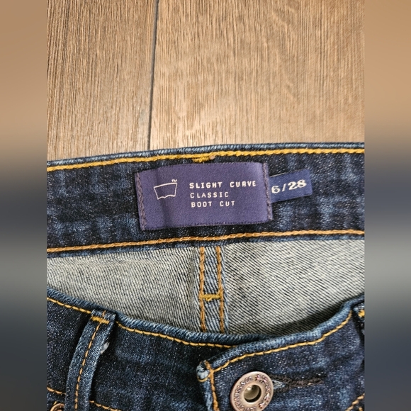 Levis Slight Curve Classic Boot Cut Jeans - Size 6 - Picture 6 of 13